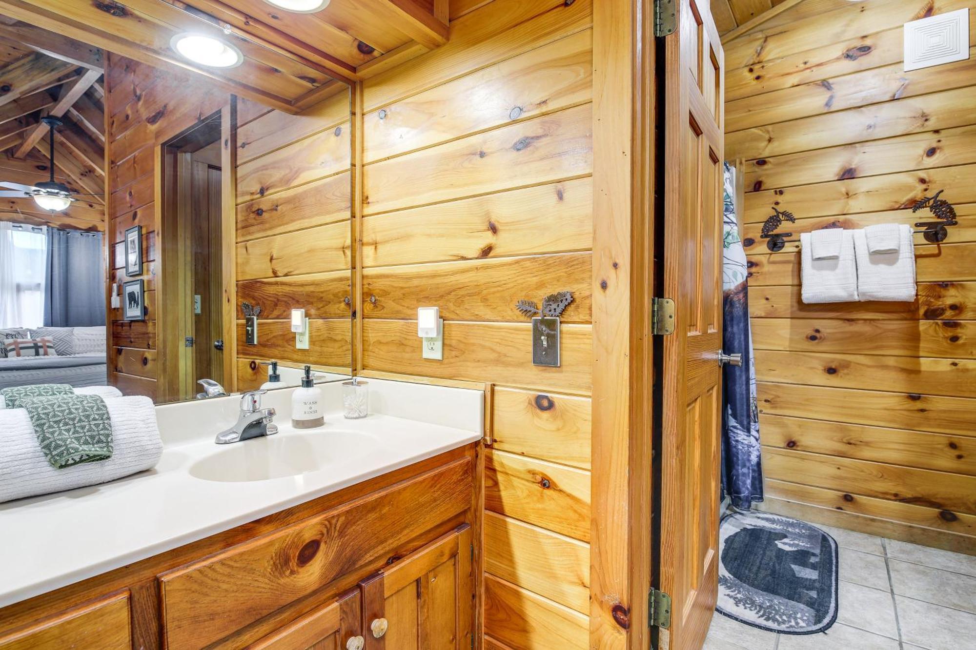 Pigeon Forge Cabin Premier Location And Hot Tub Extérieur photo